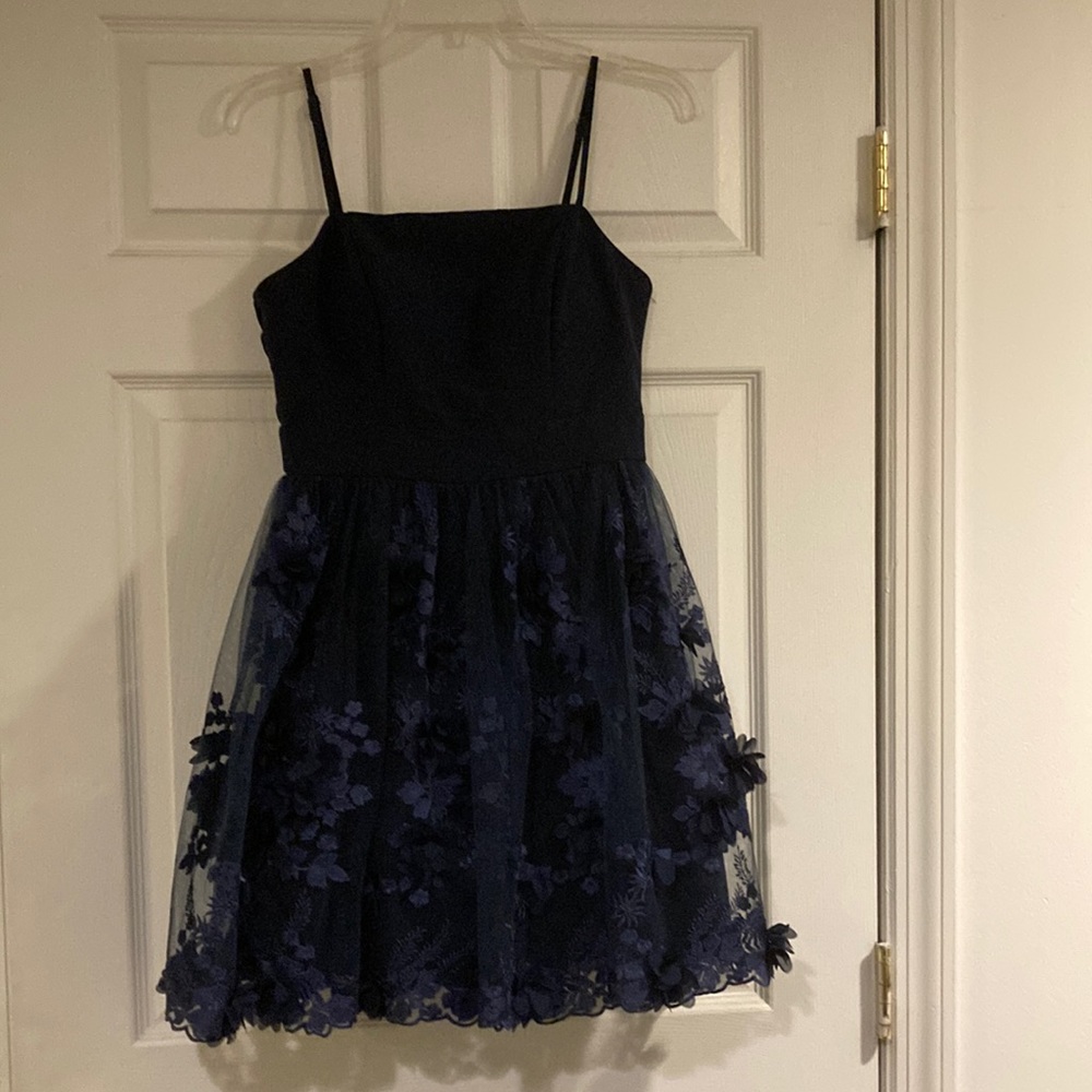 Stunning navy blue party dress lacy overlay size M, gently worn 1x for only 1 hr
